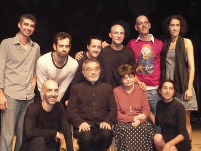 Equip de "Fando y Lis" amb l'autor Fernando Arrabal (assegut) i director, QUiquie Culebras, dempeus a l'esquerra