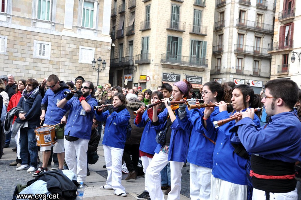 Festes de Santa Eulàlia (Barcelona): grallers i tabalers a la Pl Sant Jaume (14/02/10). Foto realitzada per Montse Torres.