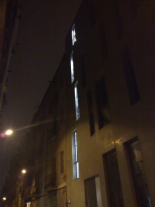 Nou edifici municipal ininterrompudament il.luminat